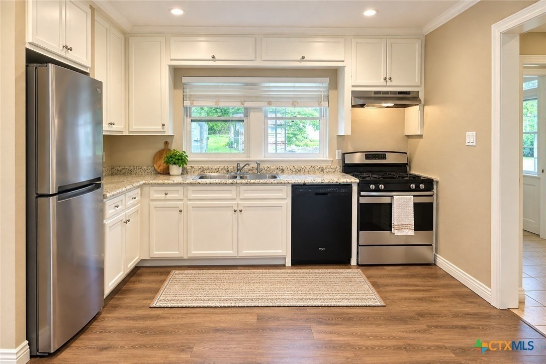 303 San Marcos Hwy - Photo 3 of 9