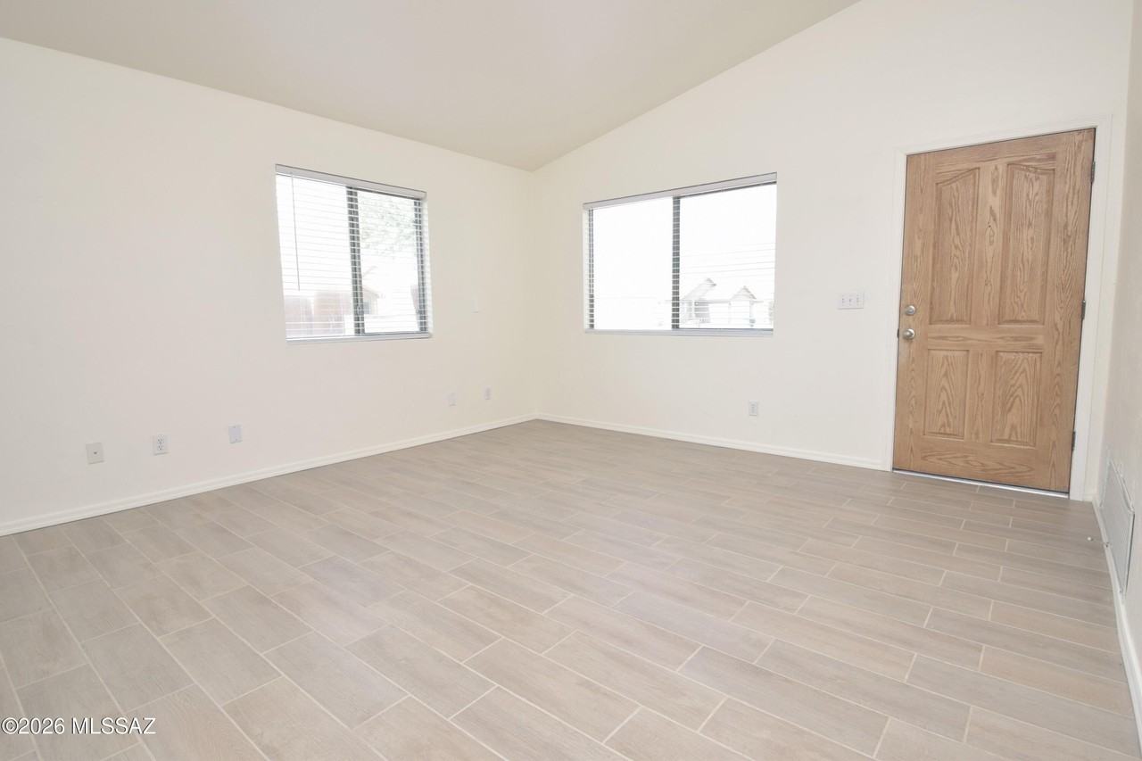 10348 E Oakbrook St - Photo 4 of 29