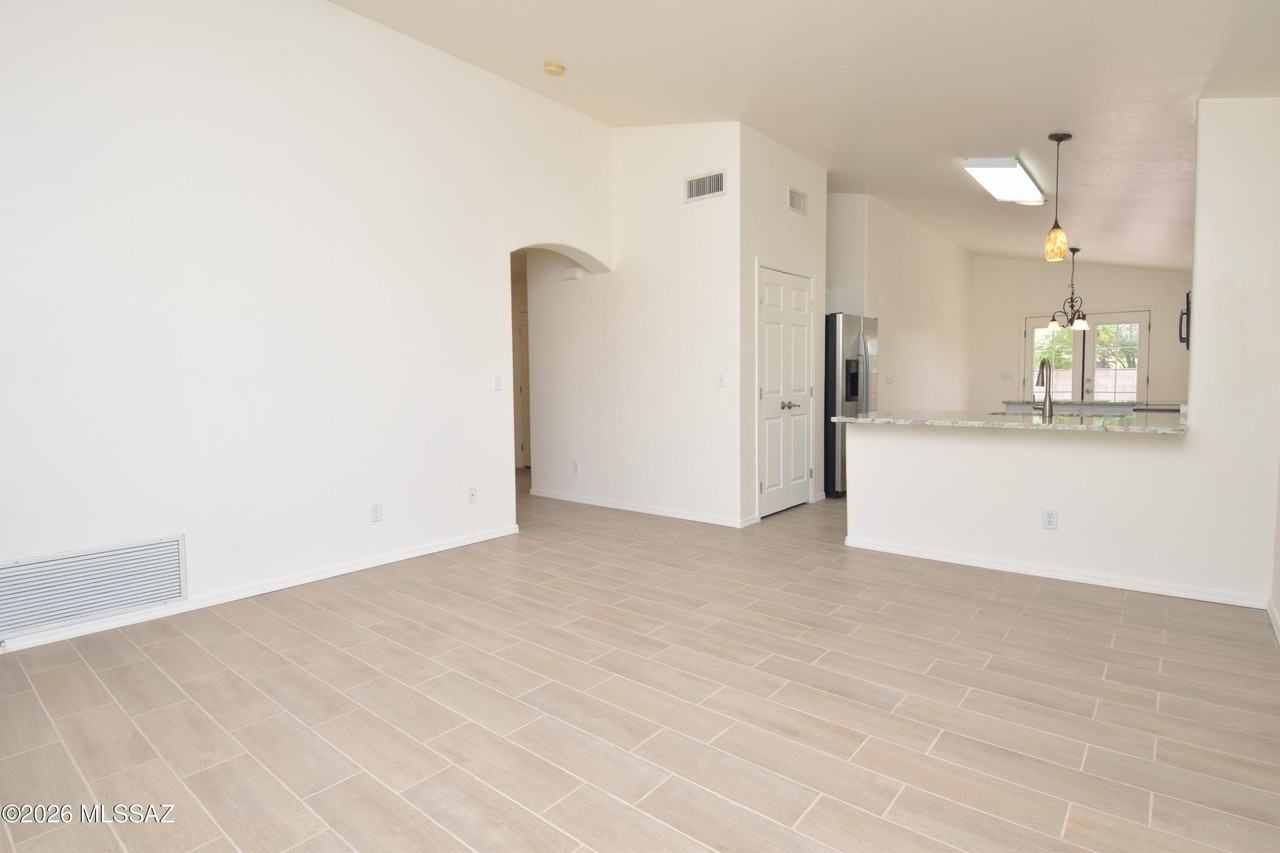 10348 E Oakbrook St - Photo 5 of 29
