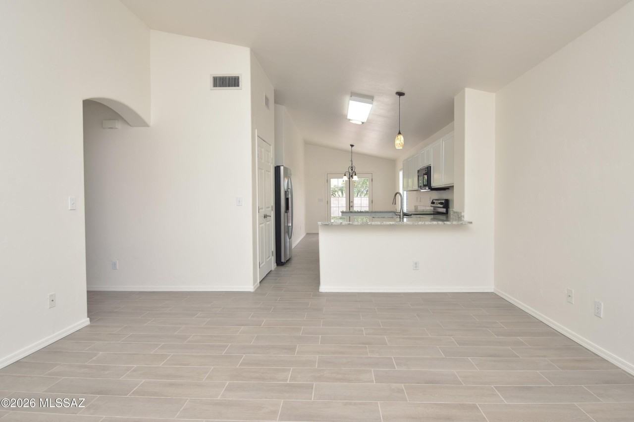 10348 E Oakbrook St - Photo 6 of 29