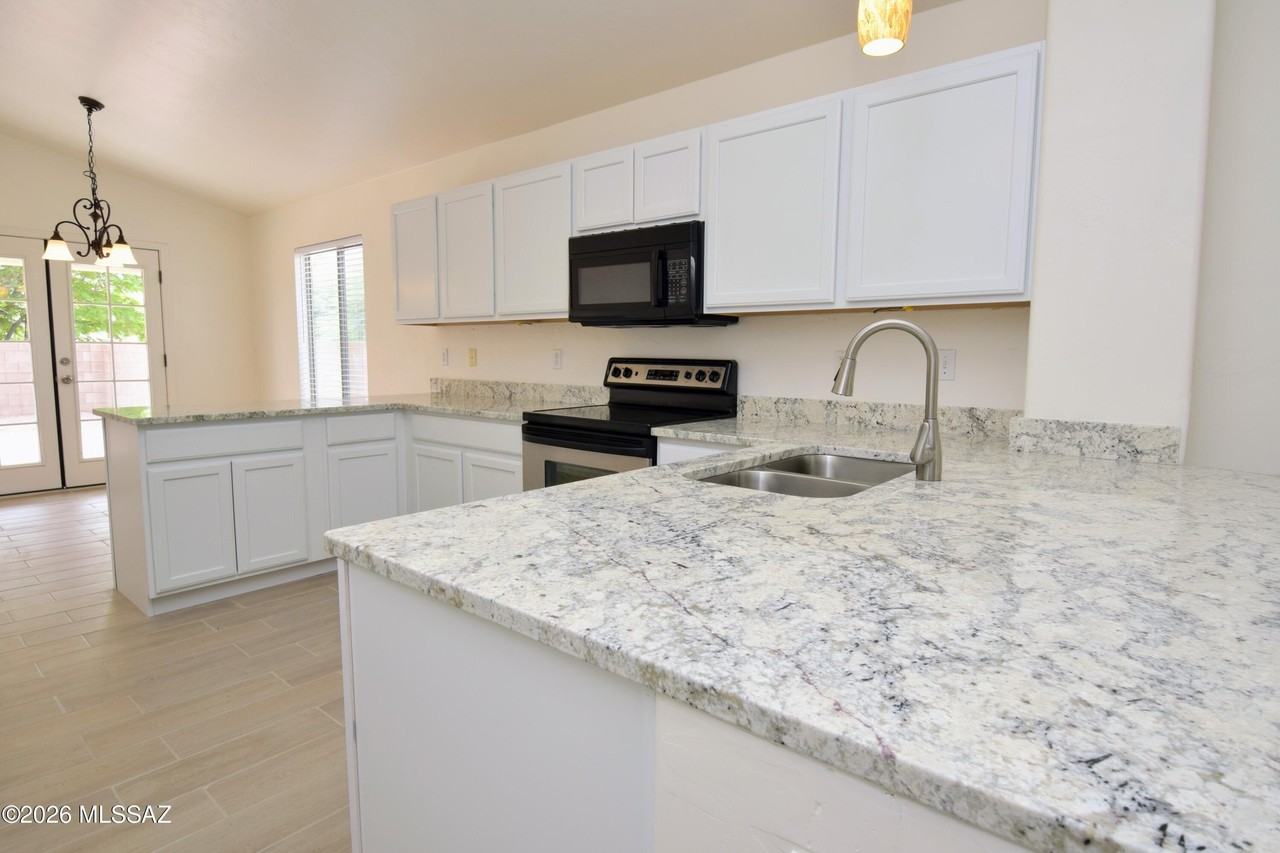 10348 E Oakbrook St - Photo 7 of 29