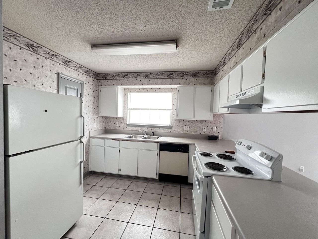 1406 Golden Park Ct - Photo 6 of 20