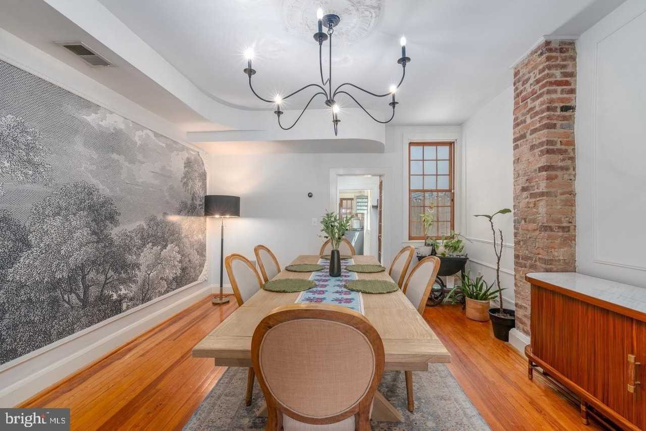 521 S Ann St - Photo 2 of 37