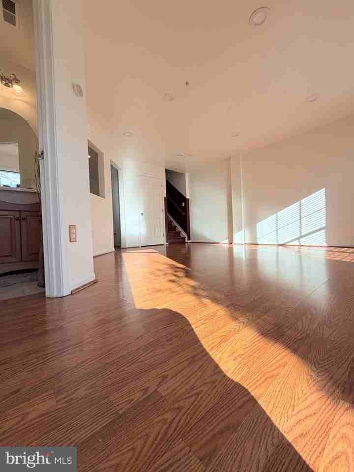 5707 Duke Ct - Photo 3 of 37