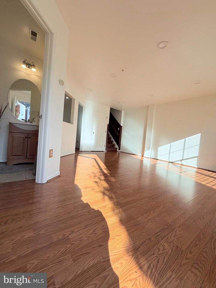 5707 Duke Ct - Photo 4 of 37
