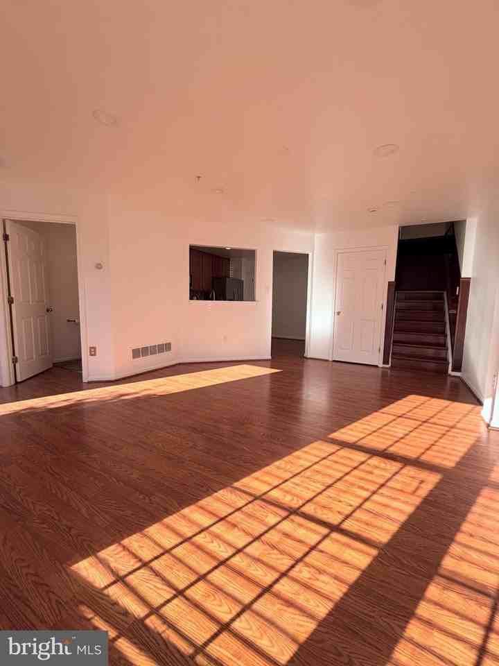 5707 Duke Ct - Photo 7 of 37