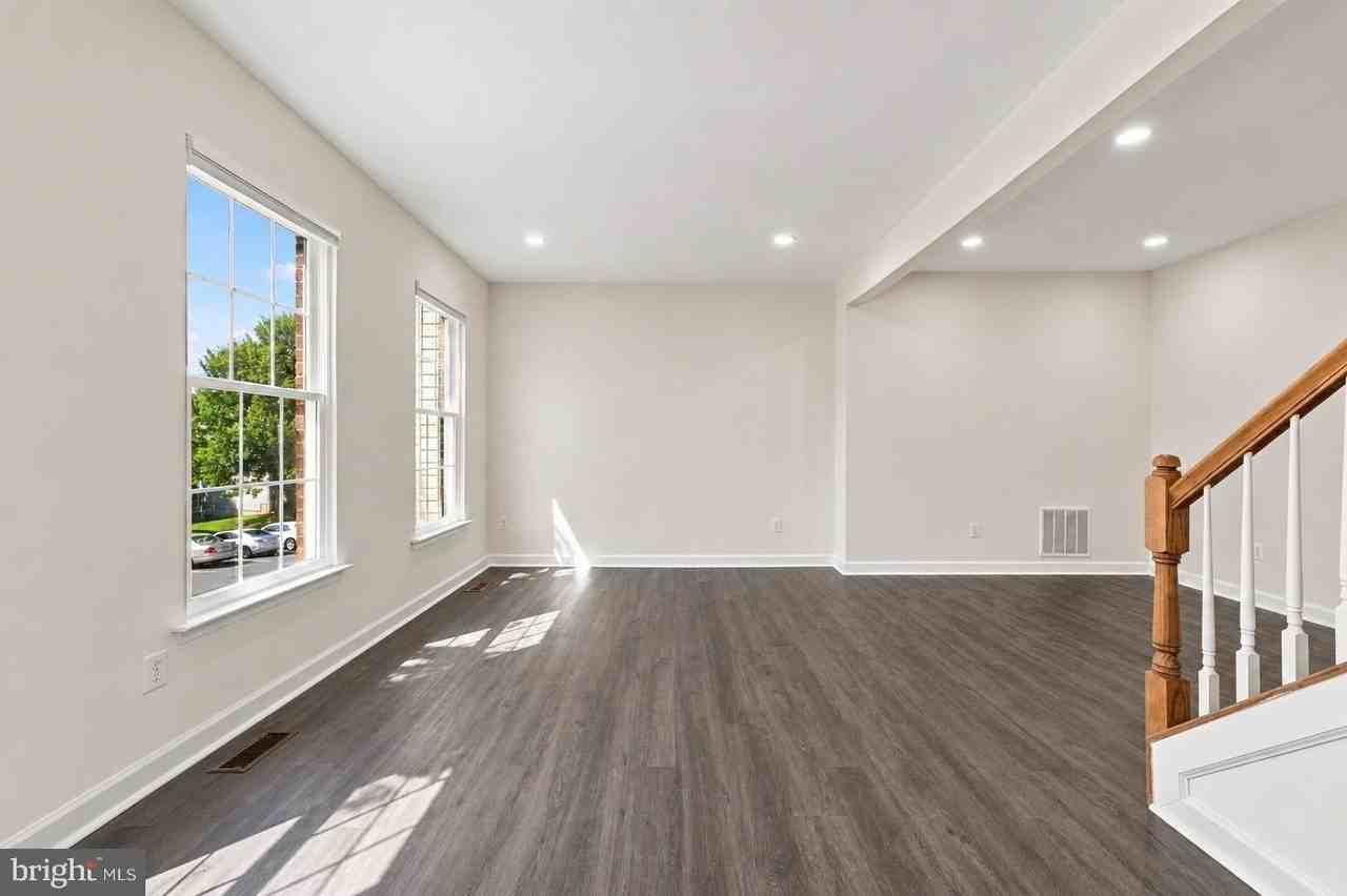 45556 Lake Haven Ter - Photo 2 of 7