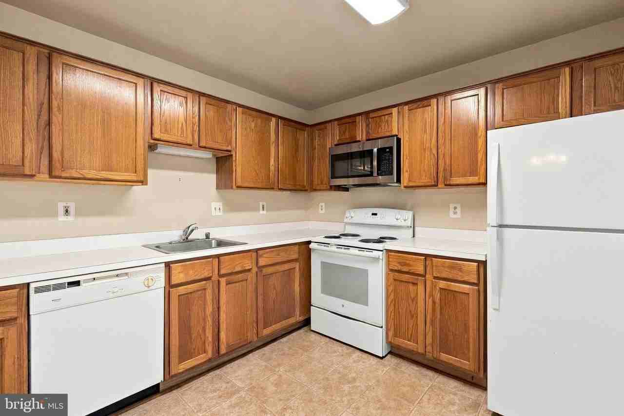 8206 Winstead Pl #102 - Photo 6 of 22