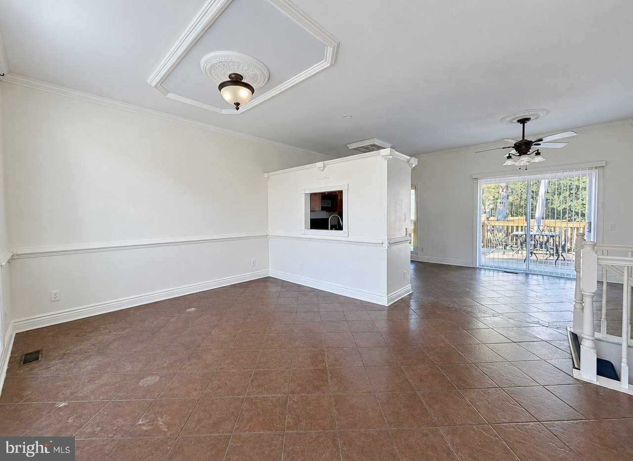 5809 Cascade Dr - Photo 4 of 13