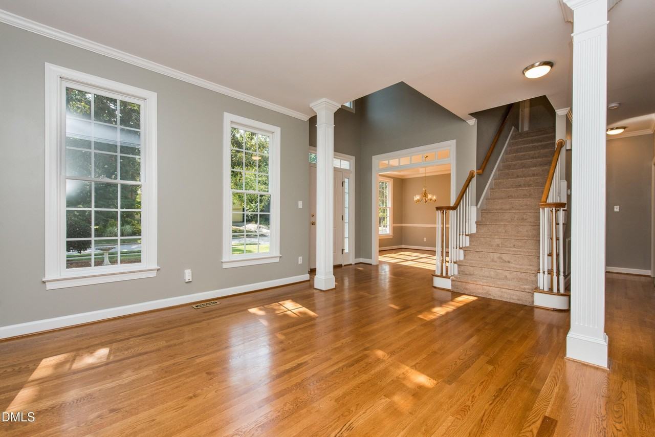 509 Autumngate Dr - Photo 4 of 15