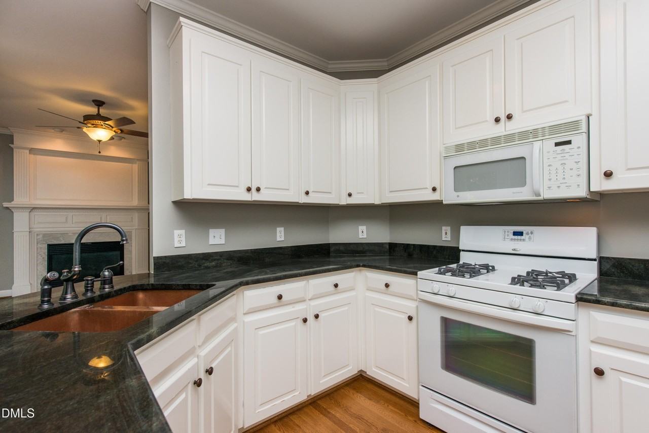 509 Autumngate Dr - Photo 5 of 15