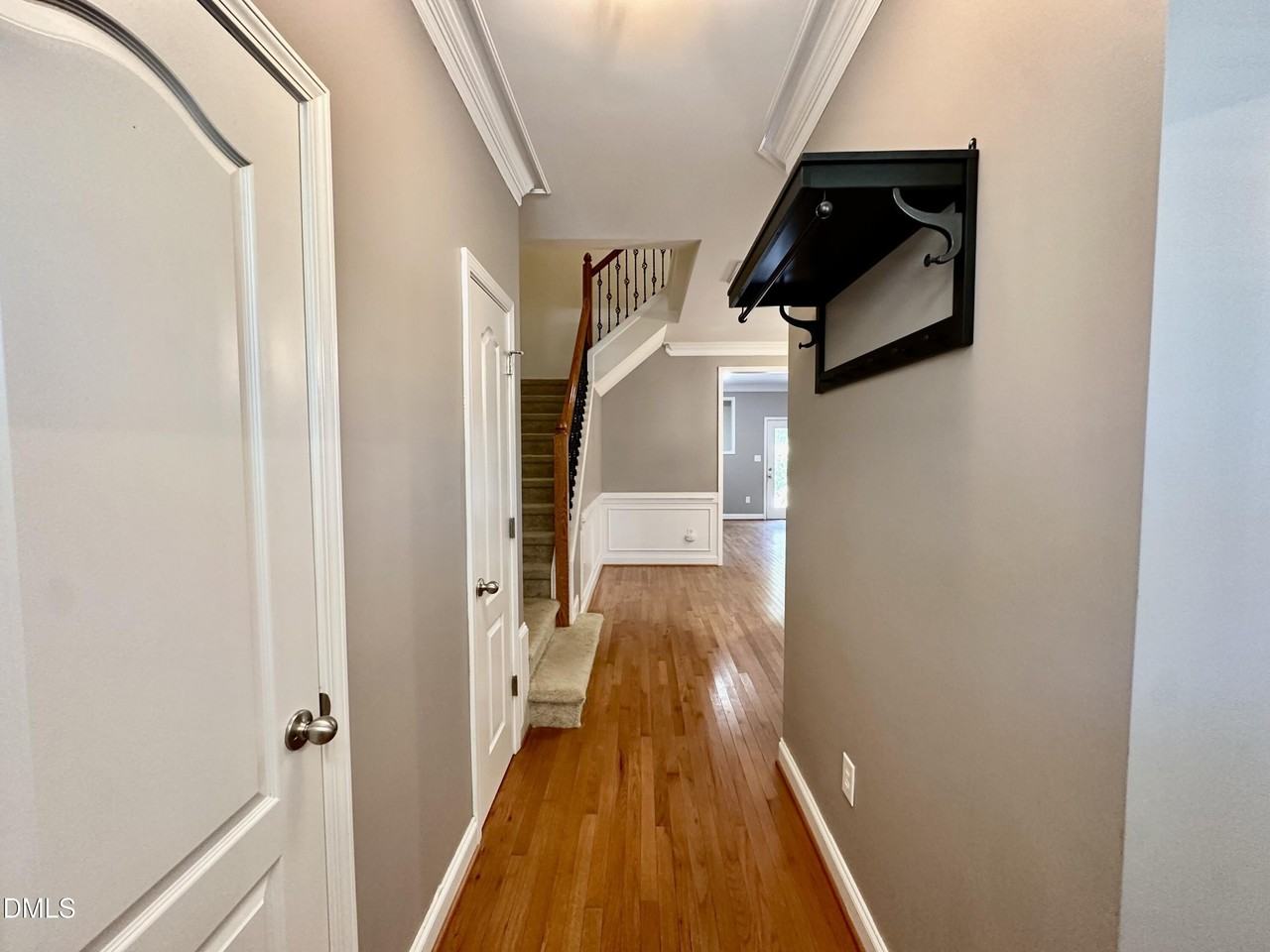 523 Village Loop Dr - Photo 3 of 23