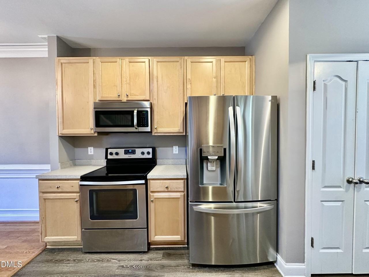 523 Village Loop Dr - Photo 6 of 23