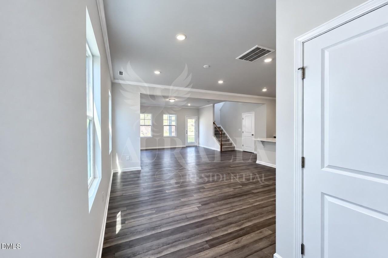 121 Sea Cave Ln - Photo 5 of 31