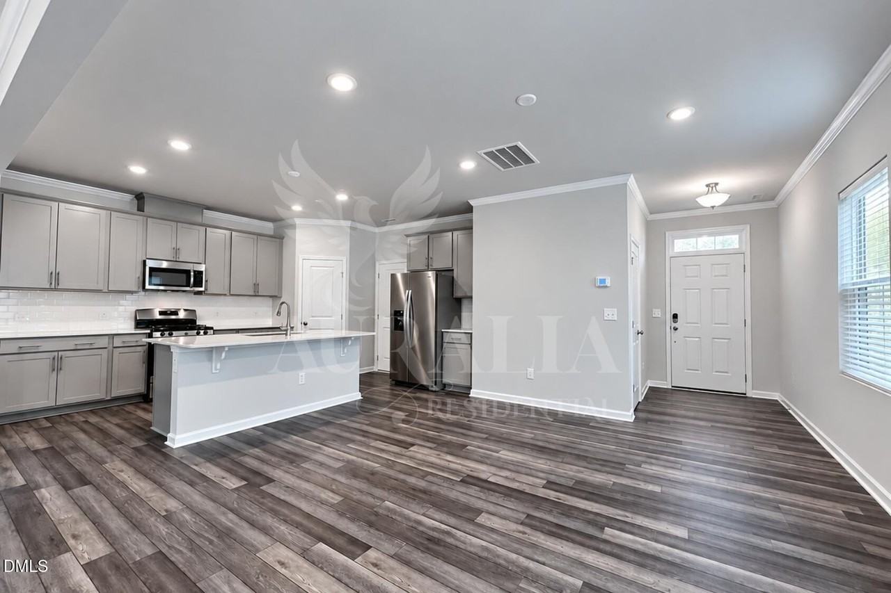 121 Sea Cave Ln - Photo 6 of 31