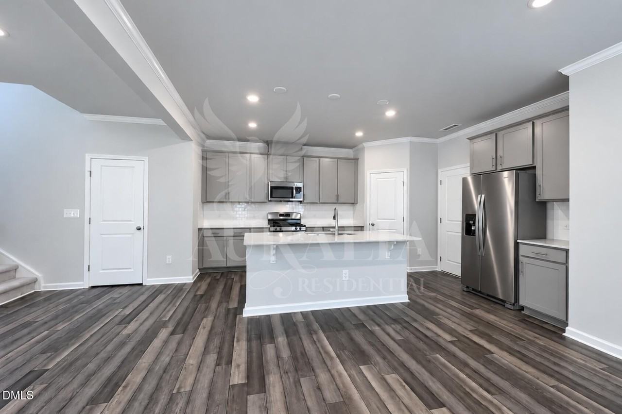 121 Sea Cave Ln - Photo 7 of 31