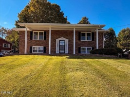 featured image of 1001 Ridgefield Cir