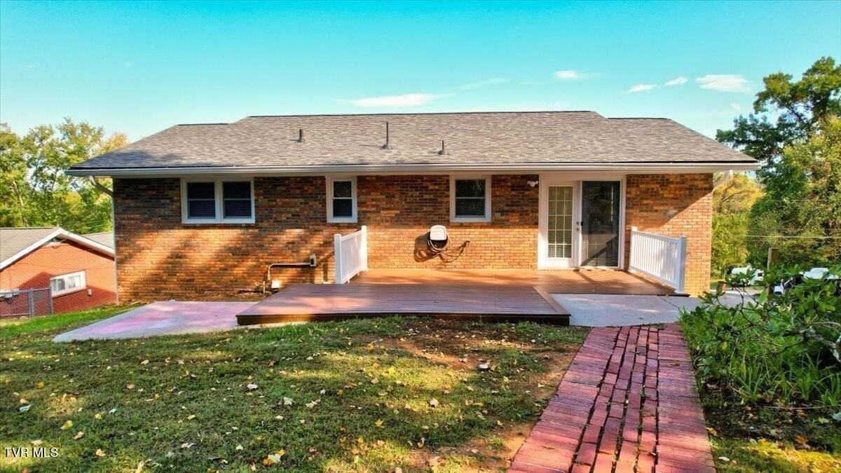 1001 Ridgefield Cir - Photo 3 of 43