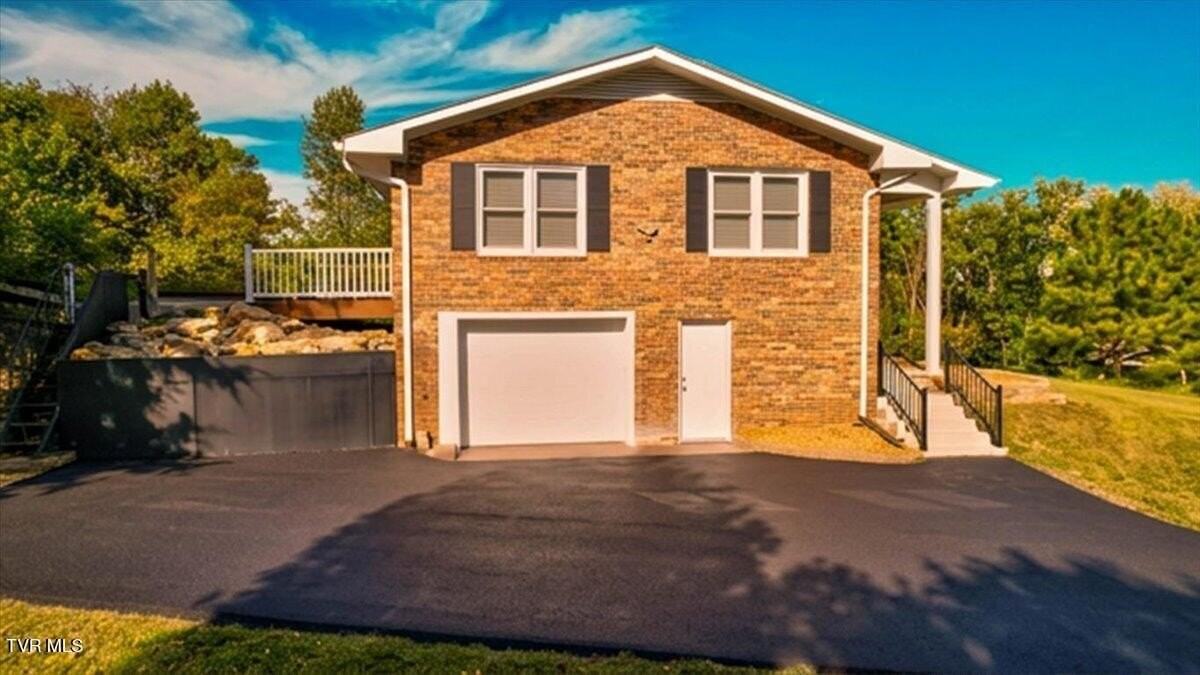 1001 Ridgefield Cir - Photo 5 of 43