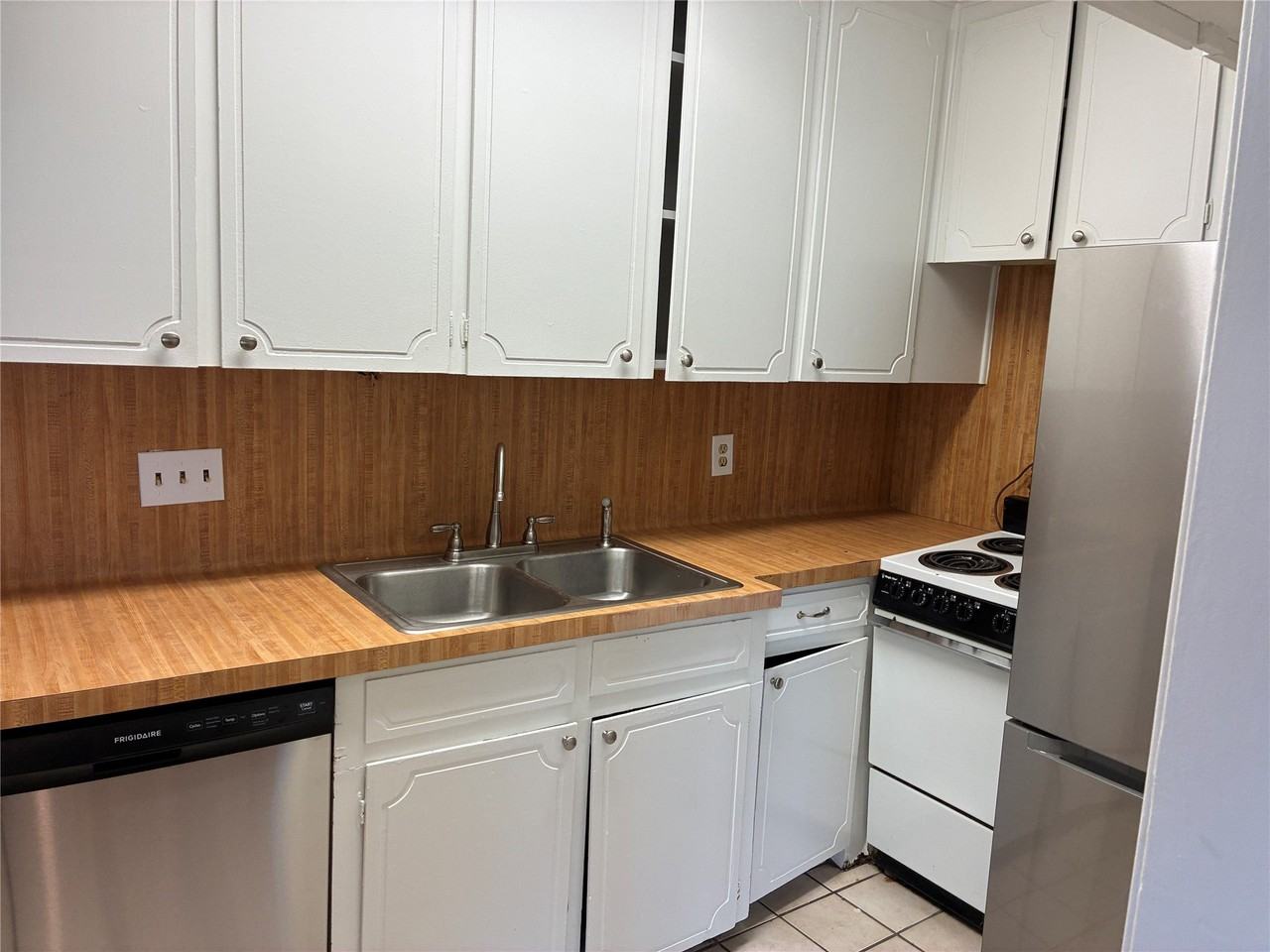 3400 Timmons Ln - Photo 4 of 25
