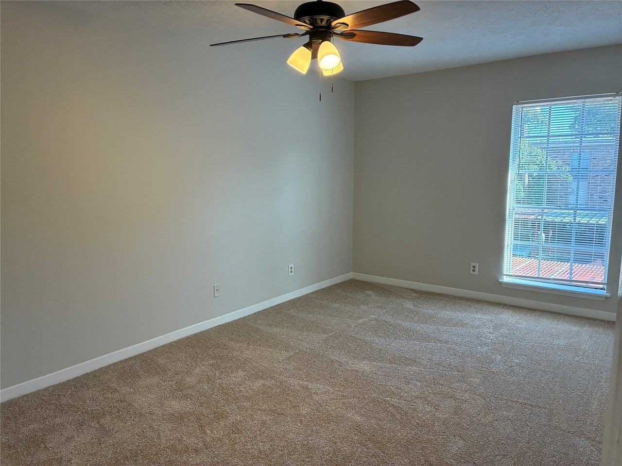 3400 Timmons Ln - Photo 5 of 25