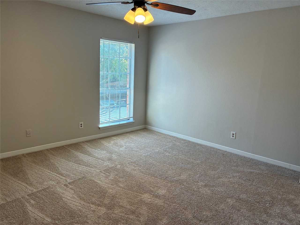 3400 Timmons Ln - Photo 7 of 25