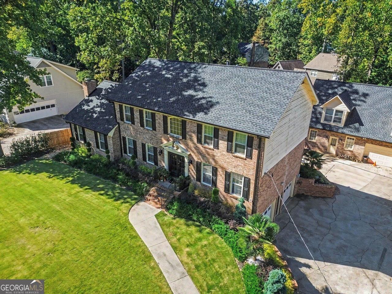 6546 Rosecommon Dr - Photo 3 of 50