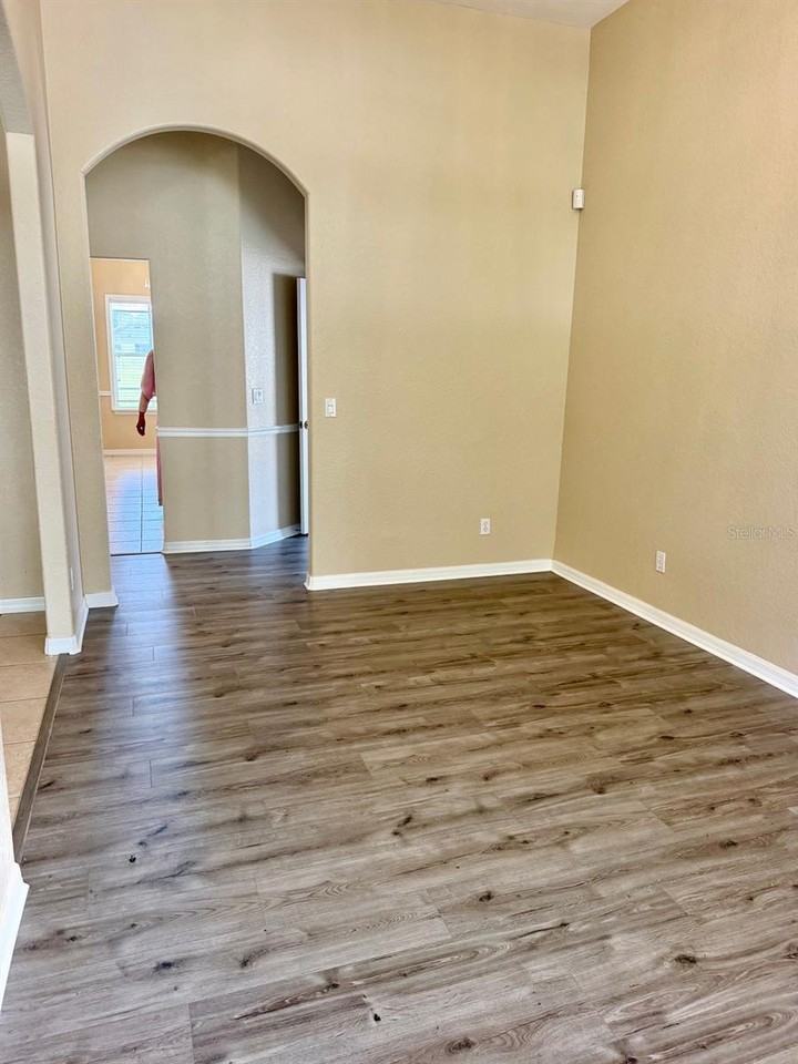 10816 Masters Dr - Photo 3 of 18