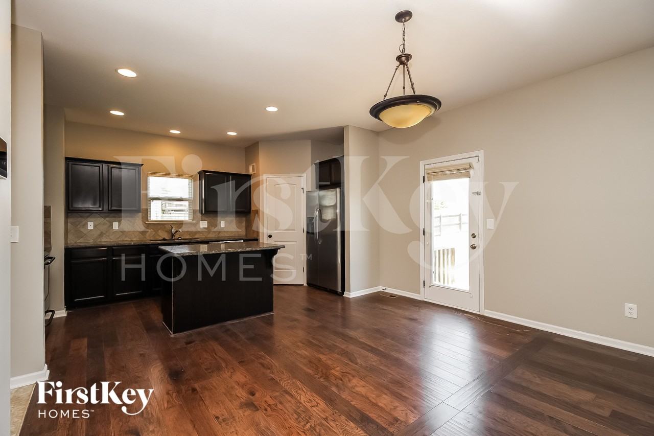 11031 N Jefferson St - Photo 5 of 15