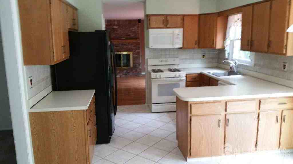 12 Nancy St - Photo 2 of 9