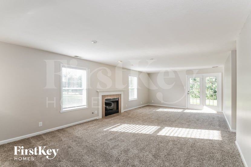 10670 Braewick Cir - Photo 3 of 15