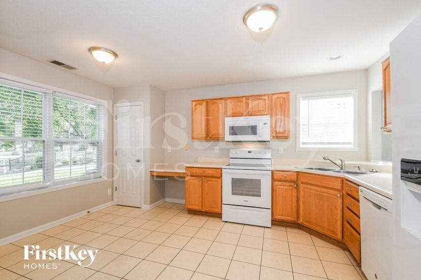 10670 Braewick Cir - Photo 5 of 15