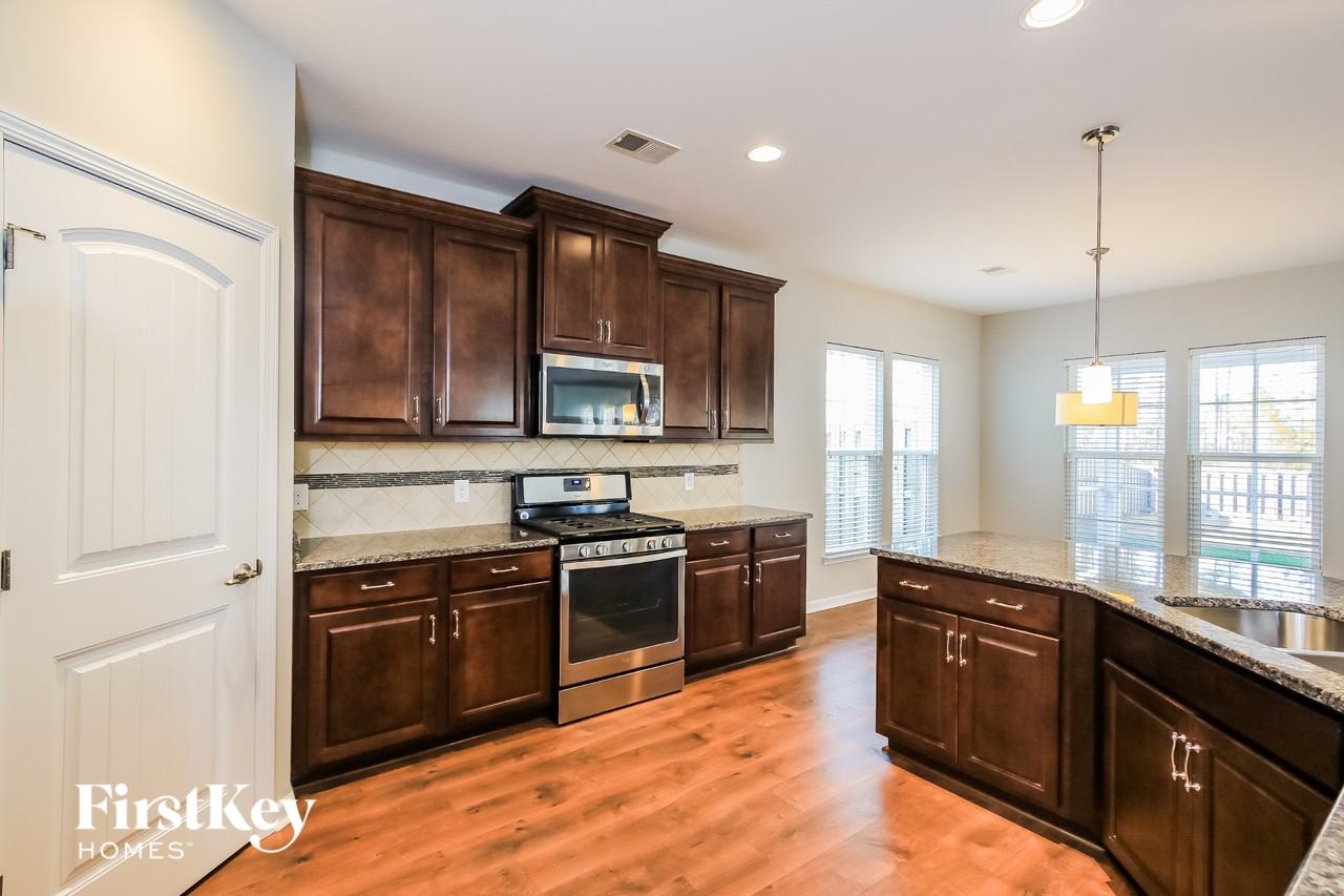 457 Flat Rock Ln - Photo 5 of 15