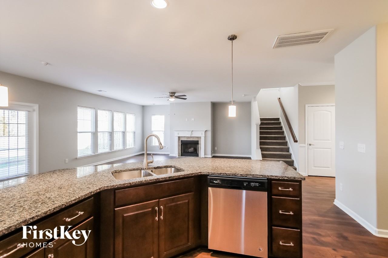 457 Flat Rock Ln - Photo 6 of 15