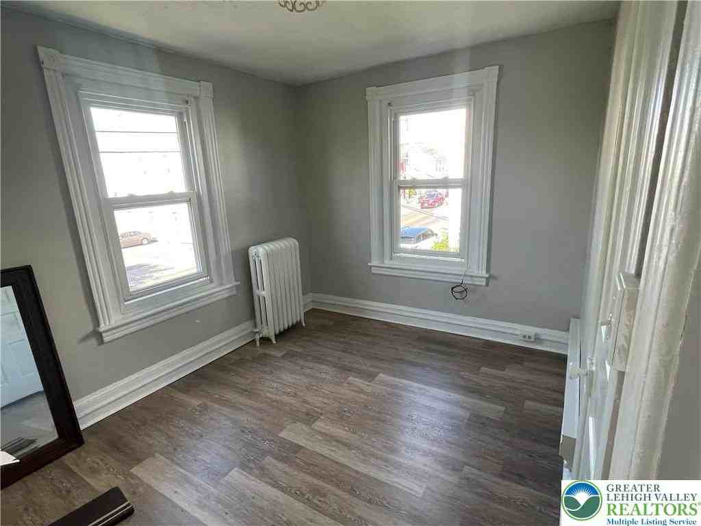 650 N New St - Photo 5 of 7