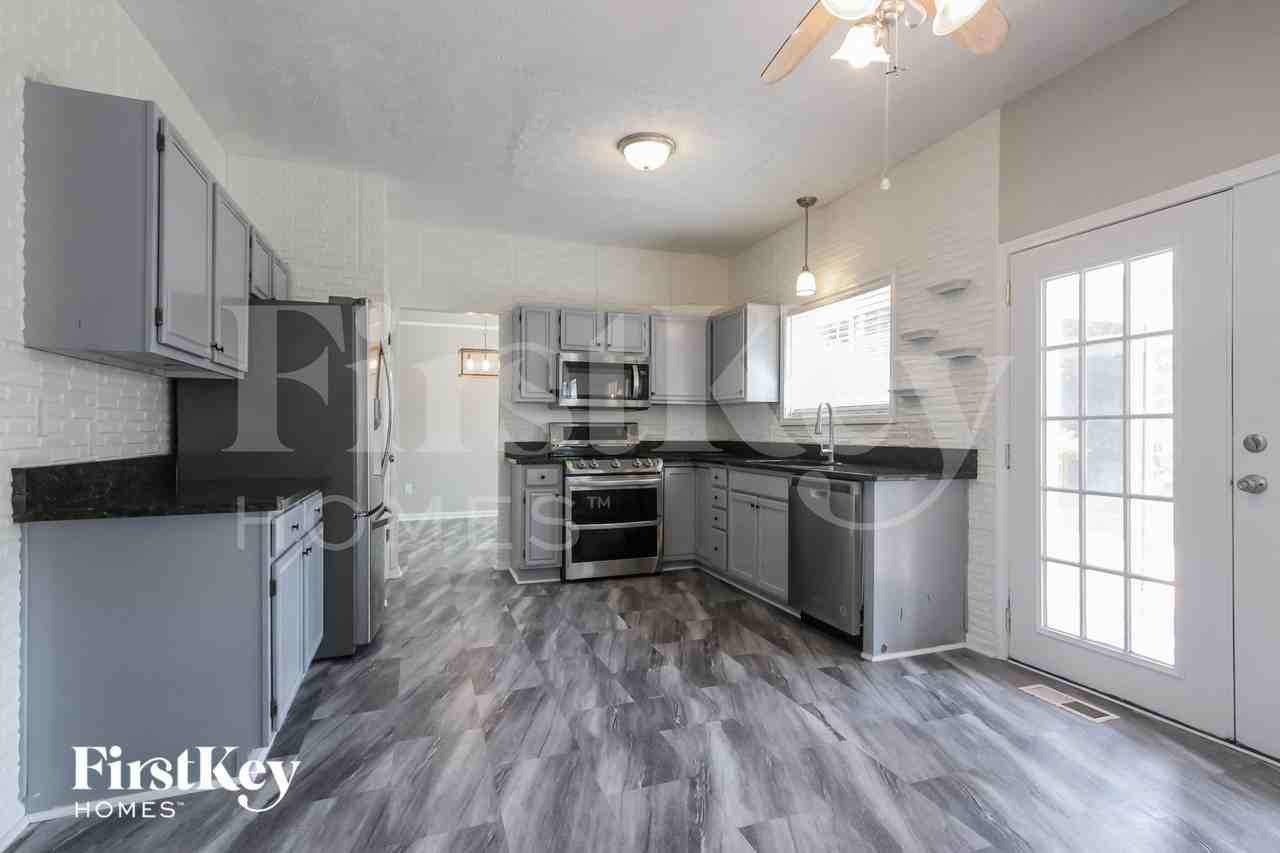 928 Timber Creek Dr - Photo 3 of 15