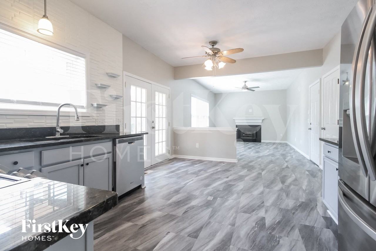 928 Timber Creek Dr - Photo 4 of 15