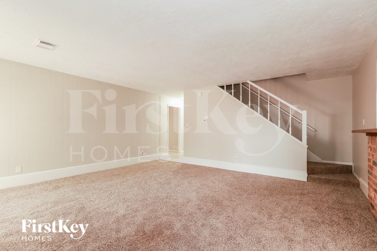 9727 John Bank Dr - Photo 3 of 16