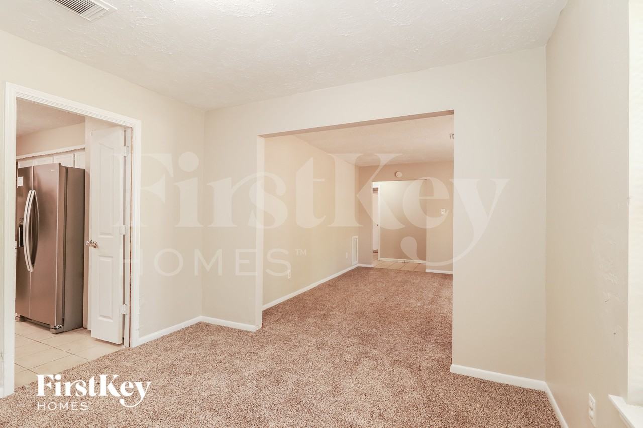 9727 John Bank Dr - Photo 5 of 16