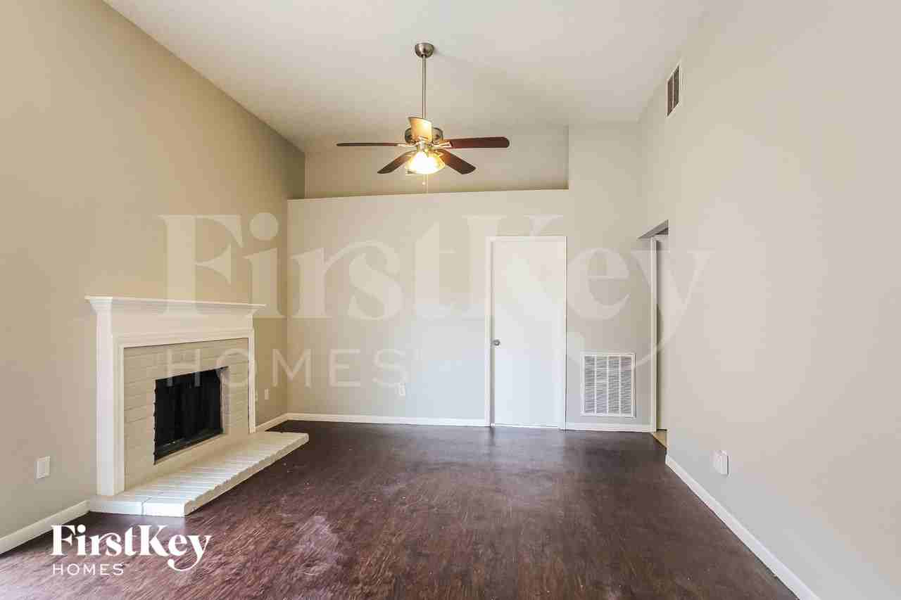 5430 Santrey Dr - Photo 3 of 15