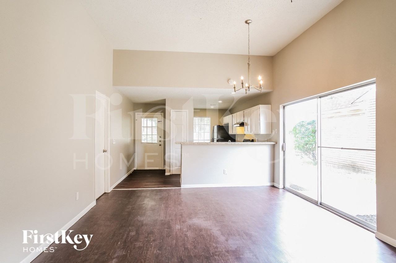 5430 Santrey Dr - Photo 4 of 15