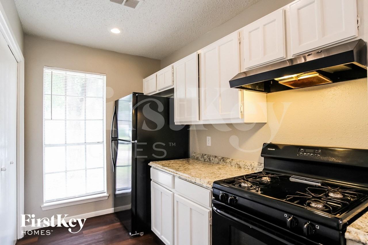 5430 Santrey Dr - Photo 5 of 15