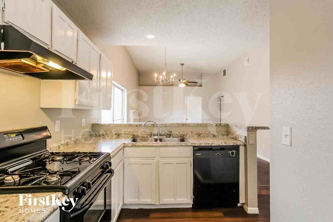 5430 Santrey Dr - Photo 6 of 15