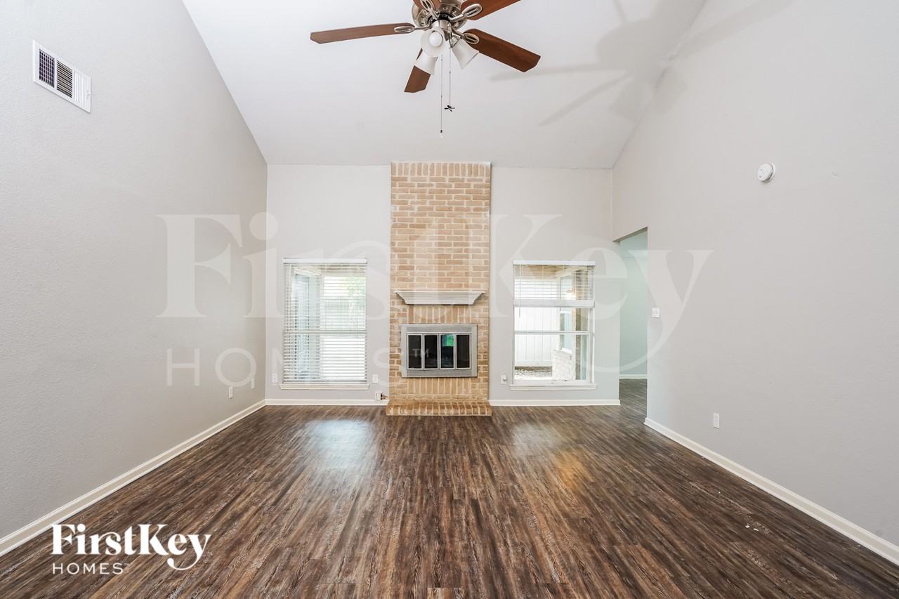 4706 Whispering Falls Dr - Photo 3 of 15