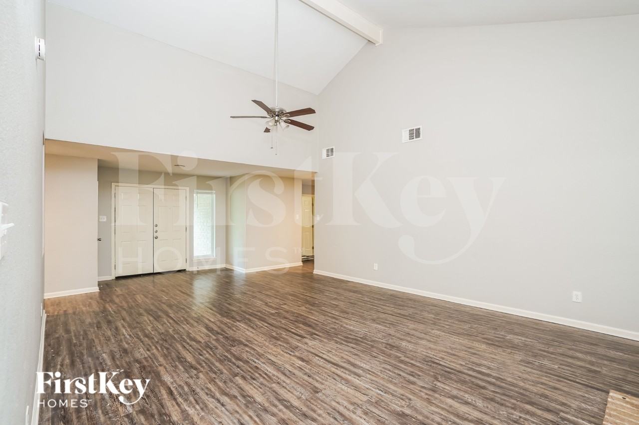 4706 Whispering Falls Dr - Photo 4 of 15
