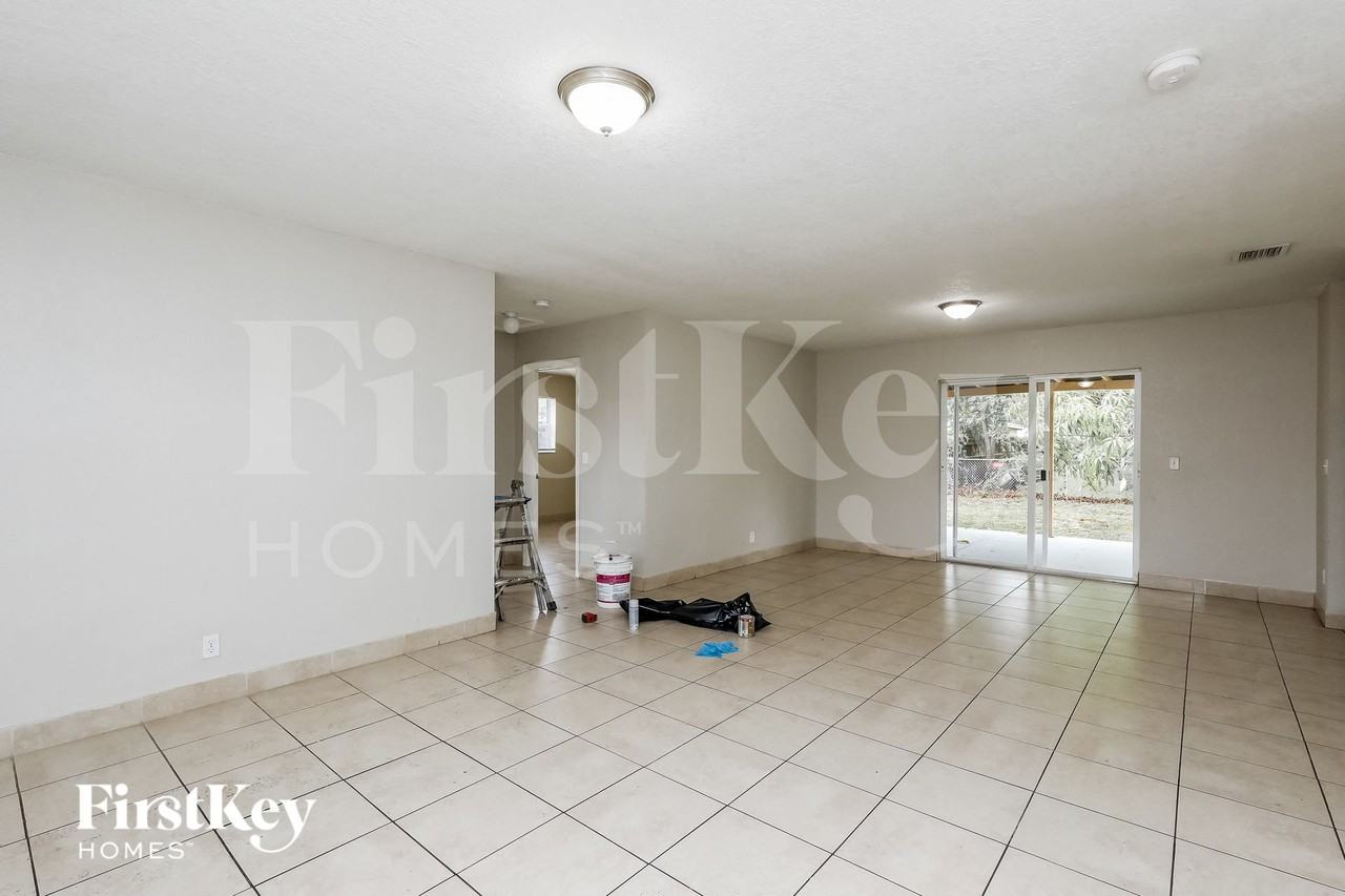 420 Nw 42nd St - Photo 2 of 16