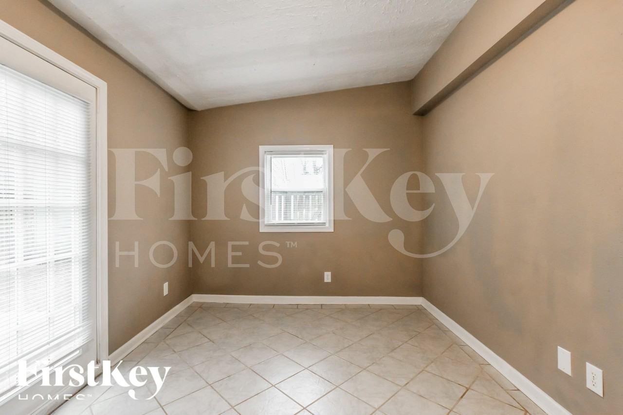 3314 E 42nd St - Photo 5 of 15