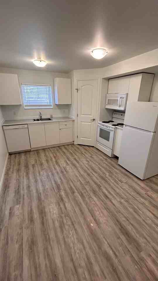 Newton - 12030 54 ST NW Bsmt - Photo 5 of 15