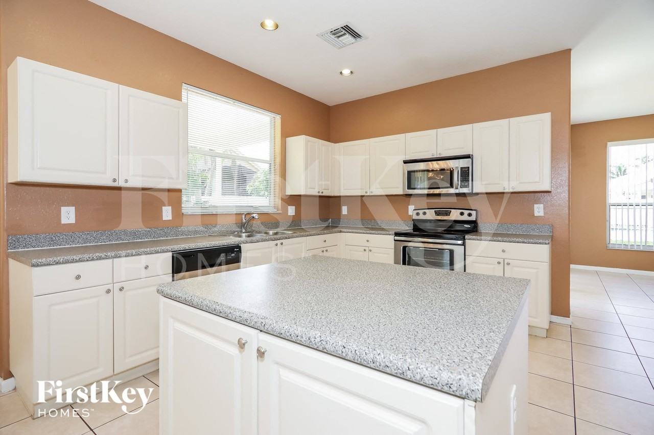 17904 Swstreet - Photo 6 of 15
