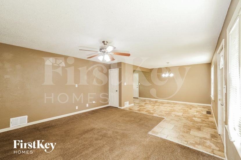 10012 E 68th Ter - Photo 4 of 16